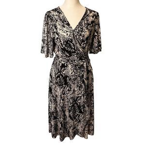 Donna Morgan Short Sleeve Dress Snake Skin Print Faux Wrap Size 8 EUC